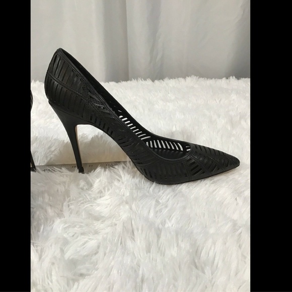 NEW $110 BCBGeneration Ovation Laser‎ Cut Leather Pump Black [SZ 9 ] - Picture 3 of 8